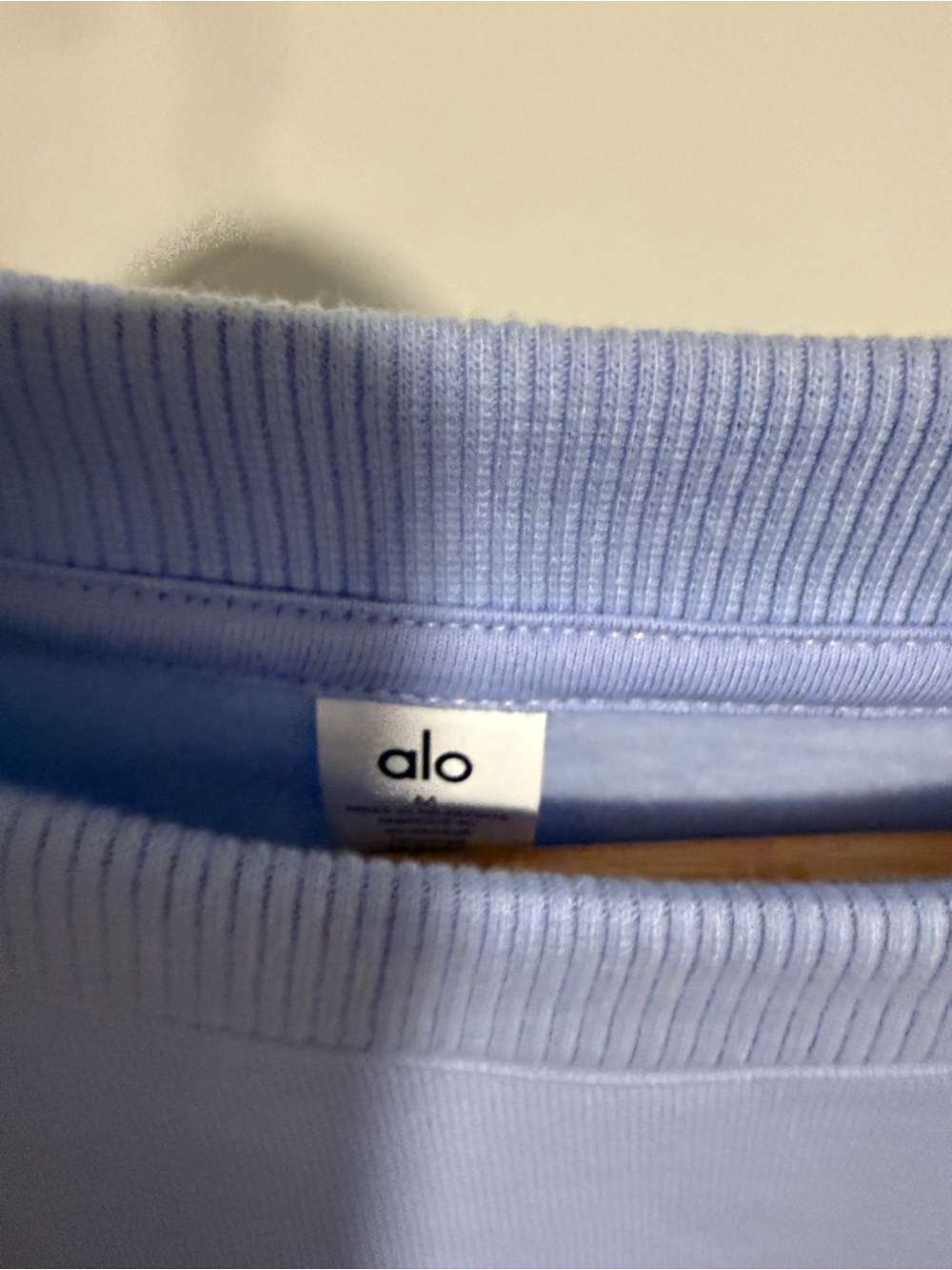 NWT Alo Cropped Accolade Crewneck - Picture 4 of 6